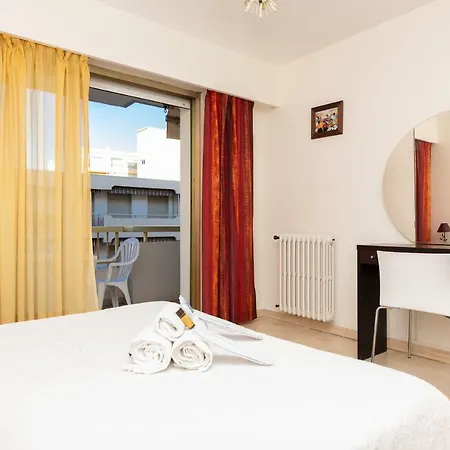 Palais Royal Yourhosthelper Apartman