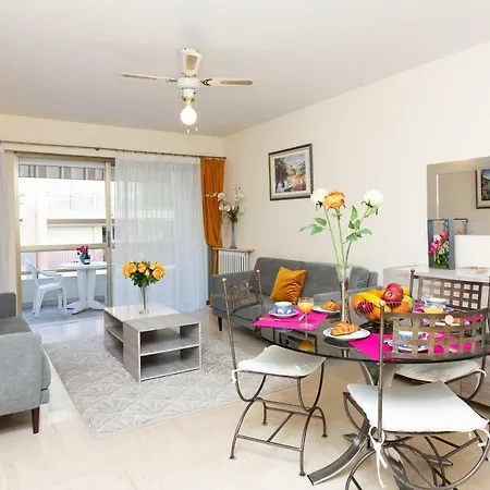 Palais Royal Yourhosthelper Apartment
