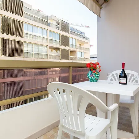 Palais Royal Yourhosthelper