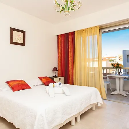 Palais Royal Yourhosthelper