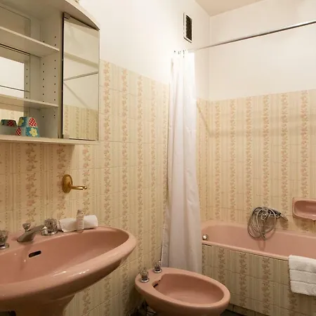 Palais Royal Yourhosthelper *