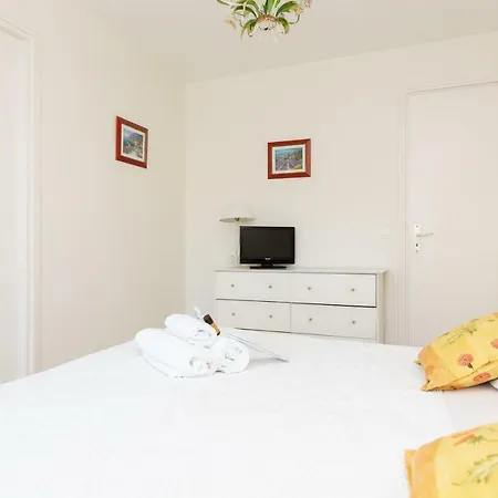 Palais Royal Yourhosthelper * Cannes