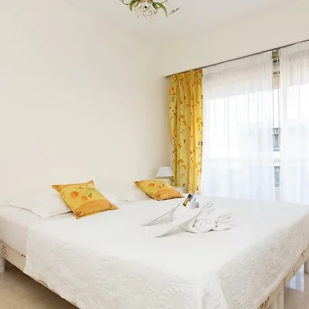 Palais Royal Yourhosthelper * Cannes